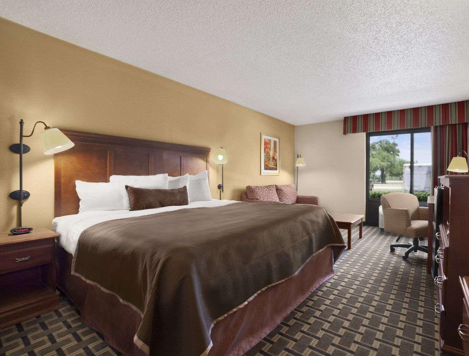 Baymont By Wyndham Lewisville Extérieur photo