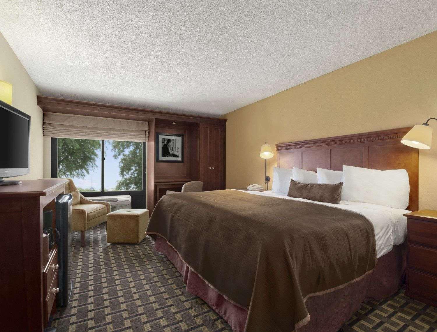 Baymont By Wyndham Lewisville Extérieur photo