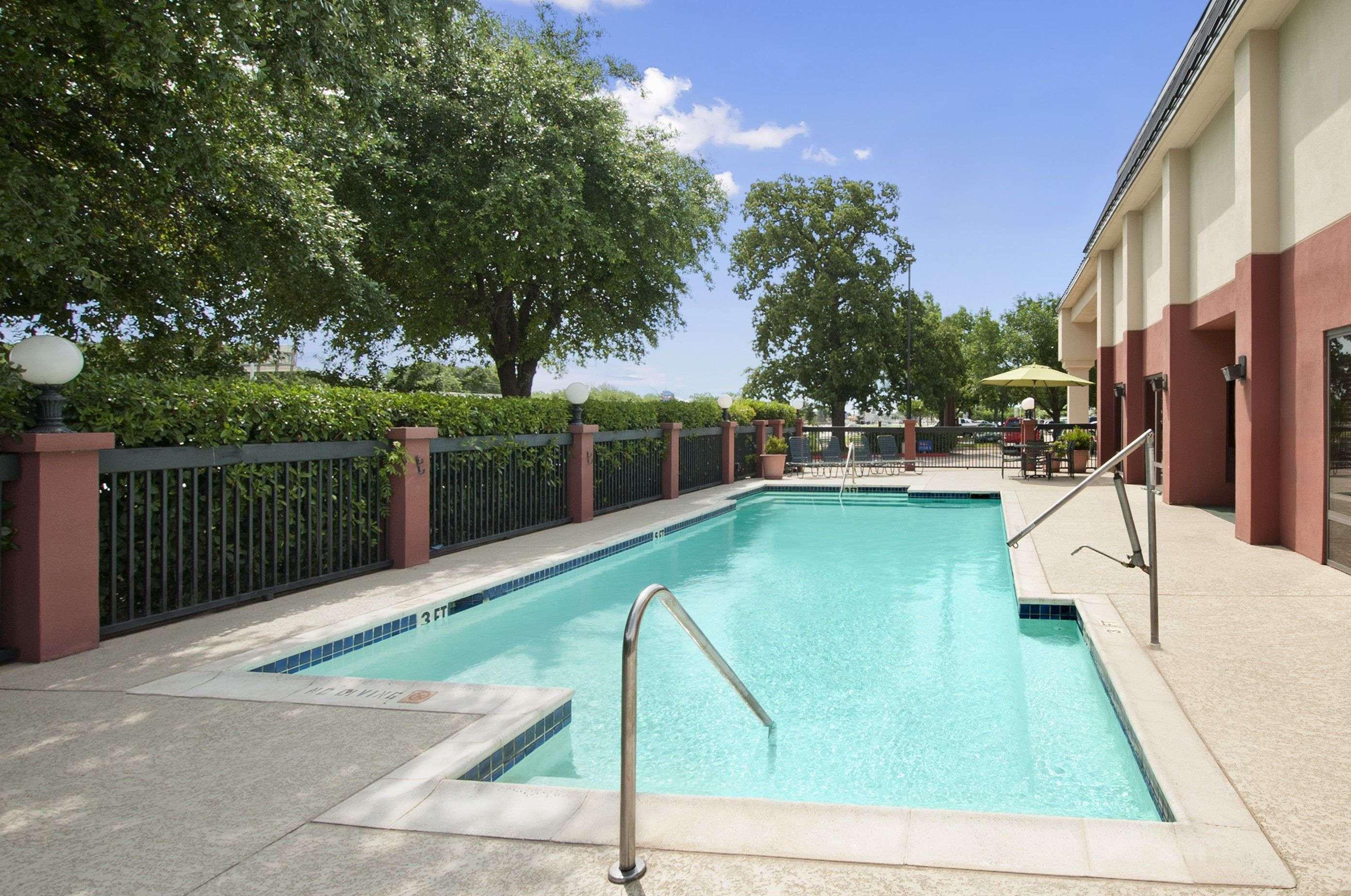 Baymont By Wyndham Lewisville Extérieur photo